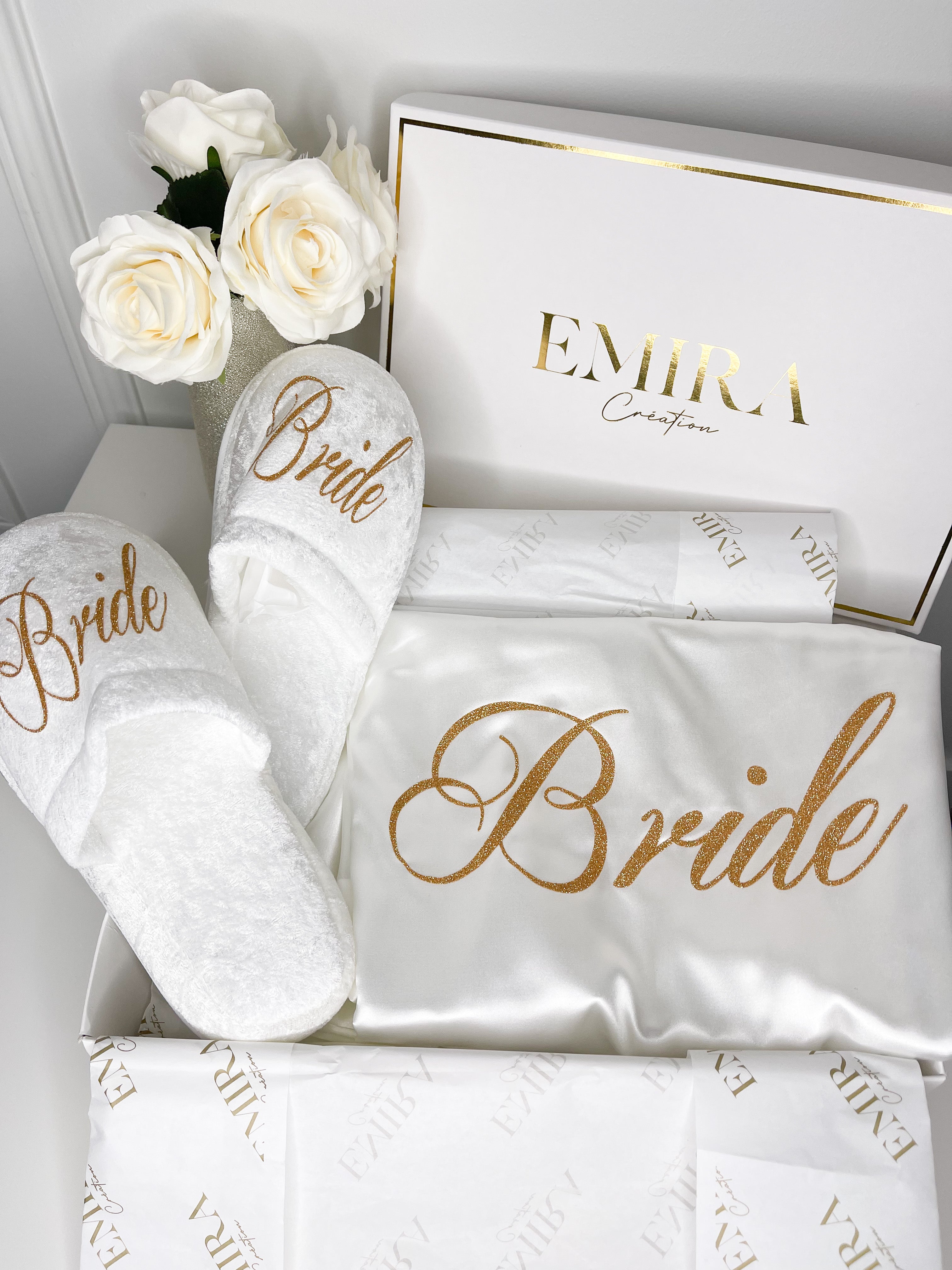 BBTO Peignoir Et Pantoufles De Mariée En Satin Blanc - Ensemble Robe Courte Et Chaussons